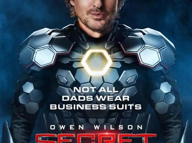Постер семейной супергеройской комедии «Тайная штаб-квартира» с участием Оуэна Уилсона, которая выйдет сразу на стриминге Paramount+ в августе минуя кинотеатры