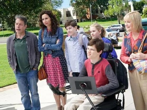 По заверению актрисы Минни Драйвер, комедийный сериал #Speechless продлен на второй сезон