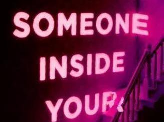 Шон Леви и Джеймс Ван выступят продюсерами полнометражного слешера «Кто-то внутри вашего дома» для Netflix