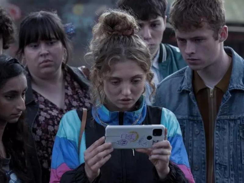 Первые кадры из сериала ужасов Netflix «Красная роза»