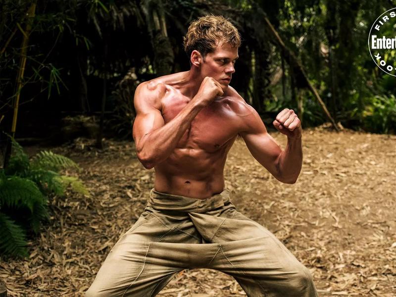 Первый кадр с /Биллом Скарсгардом из дебютного проекта немецкого режиссера Морица Мора «Boy Kills World»