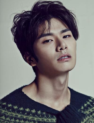 Lee Yi Kyung