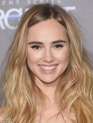 Suki Waterhouse