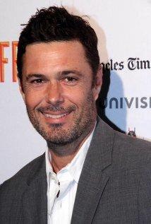 Carlos Bernard