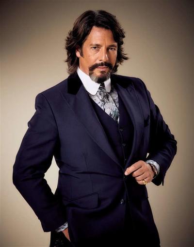 Laurence Llewelyn-Bowen