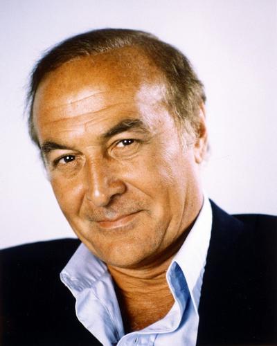 Robert Loggia