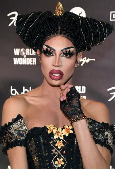 Yvie Oddly