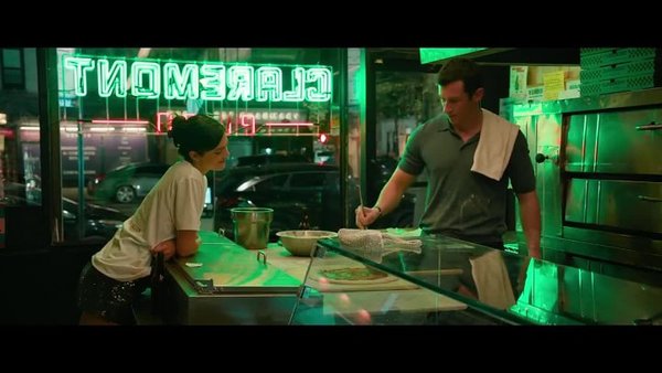 Трейлер ромкома «Одна ночь» с Каллумом Тернером и Моникой Барбаро, действие которого происходит в мире, где добрачный секс запрещен — за исключением одной ночи