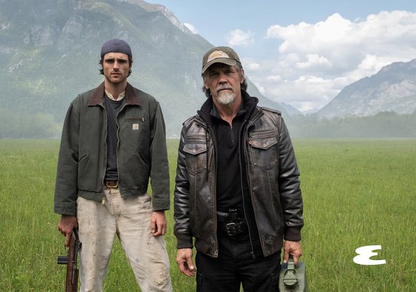 Кадры из нового фильма Ридли Скотта «Созвездие Пса» с Джейкобом Элорди, Маргарет Куэлли и Джошем Бролином в главных ролях