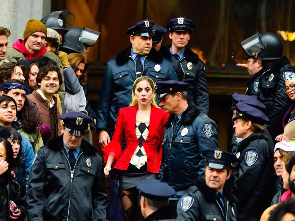 Леди Гага в роли Харли Квинн на съемках сиквела «Джокера»