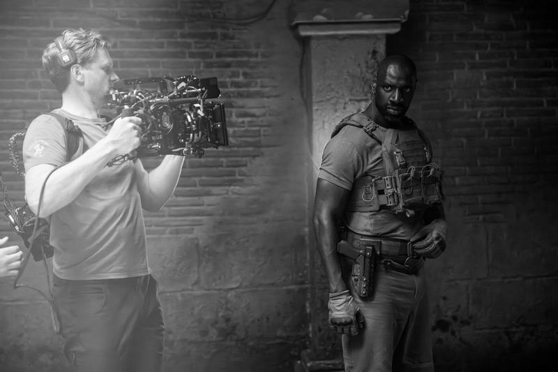 Омар Си на съемках проекта «Наемник» от Netflix