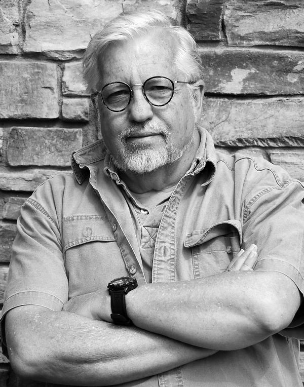 В возрасте 77 лет умер автор «Гипериона» Дэн Симмонс