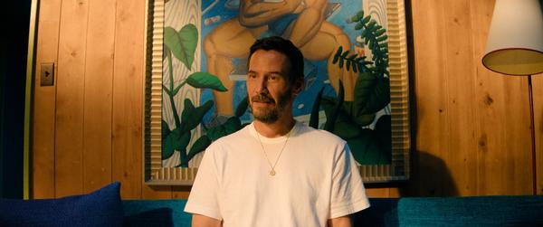 Кадры из нового фильма Джоны Хилла «Последствия» с Киану Ривзом, Кэмерон Диаз, Мэттом Бомером и Мартином Скорсезе в главных ролях